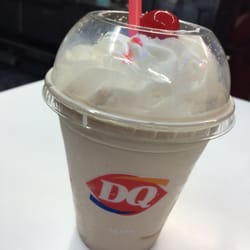 Dairy Queen - Malteada de Chocolate con topping de crema chantilly