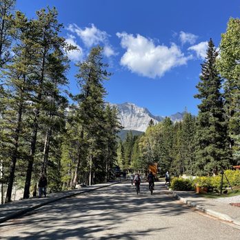 Lake Minnewanka - Lakes Near Me - Banff, Alberta Lake Minnewanka - Lakes Near Me - Banff, Alberta