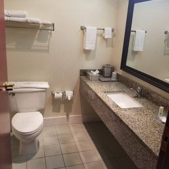 Quality Inn & Suites - Bathroom sink and toilet. - Hotels Near Me - Carthage, Missouri Quality Inn & Suites - Bathroom sink and toilet. - Hotels Near Me - Carthage, Missouri