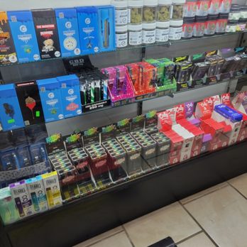MIDTOWN 1 STOP SHOP - Updated June 2026 - 20 Photos - 1006 Charlse St,  Rockford, Illinois - Vape Shops - Phone Number
