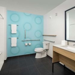 Guest room bath