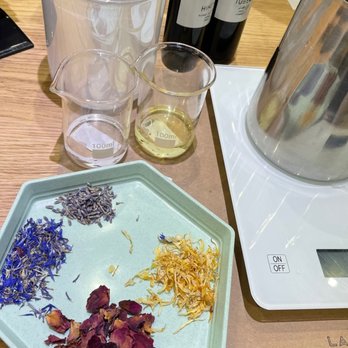 Lanterne Candle Lab - Candle toppings - Candle Stores Near Me - New York, New York Lanterne Candle Lab - Candle toppings - Candle Stores Near Me - New York, New York