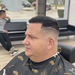 LIMITED EDITION BARBERSHOP - Mid fade