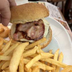 Old Wild West - Plain Cheeseburger with Bacon and Fries