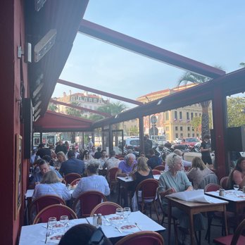 La Pizza Cresci - Patio seating - Italian Near Me - Cannes, 06 La Pizza Cresci - Patio seating - Italian Near Me - Cannes, 06