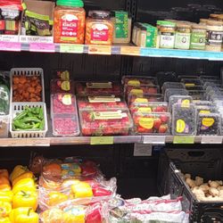 Cole's Market - Fresh produce with organic options