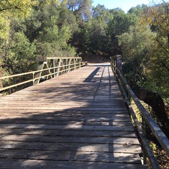 Upper San Leandro Reservoir - Crossing over a finger of the lake, coming off the creek - Hiking Near Me - Moraga, California Upper San Leandro Reservoir - Crossing over a finger of the lake, coming off the creek - Hiking Near Me - Moraga, California