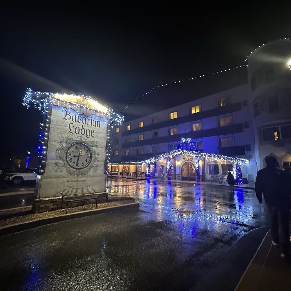 Bavarian Lodge - The front of the lodge at night - Hotels Near Me - Leavenworth, Washington Bavarian Lodge - The front of the lodge at night - Hotels Near Me - Leavenworth, Washington