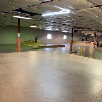 Curbside Skatepark - Layout inside - Skate Parks Near Me - Sheridan, Colorado