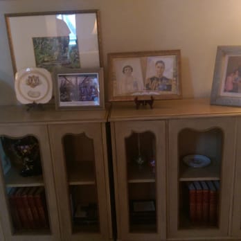 Fairmont Hotel Macdonald - Even the bookshelves are noteworthy in the Queen Elizabeth Suite. - Hotels Near Me - Edmonton, Alberta