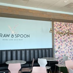Straw & Spoon - Inside