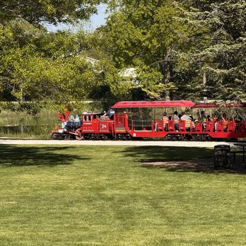 Blackberry Farm - Train - Parks Near Me - Aurora, Illinois