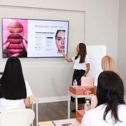V-BEAUTY  - Trainings