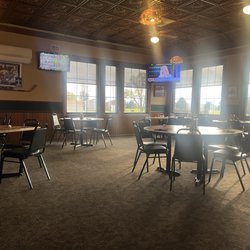 Papio's Food and Spirits - Interior