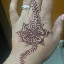 Preet Beauties - Eyebrow Threading & Waxing - Henna tattoos