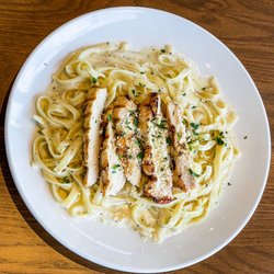 Emma Elle's Italian Kitchen - Fettuccine Alfredo with grilled chicken