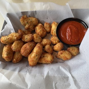 Barrel House Kitchen & Bar - Garlic cheese curds - Pizza Near Me - Mason, Ohio Barrel House Kitchen & Bar - Garlic cheese curds - Pizza Near Me - Mason, Ohio