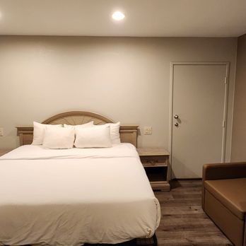 Hotel elev8 - King bed - Hotels Near Me - Flagstaff, Arizona