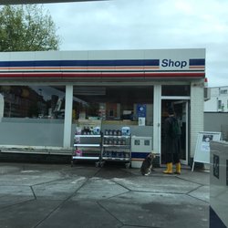 Elan Tankstelle - Kein riesiger Shop, dafür günstiges Benzin
