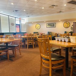 Chen's Chinese Bistro - Seating
