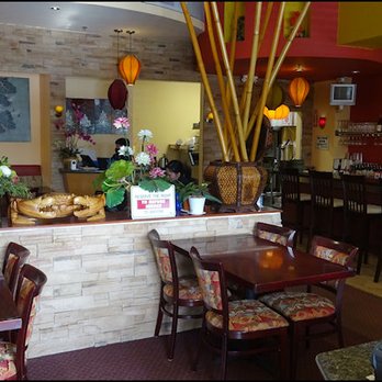 Bambu Garden - As you enter the restaurant, you'll notice the attractive, yet possible dated decor, which could be best described as "old school Chinese." - Chinese Near Me - Roseville, California