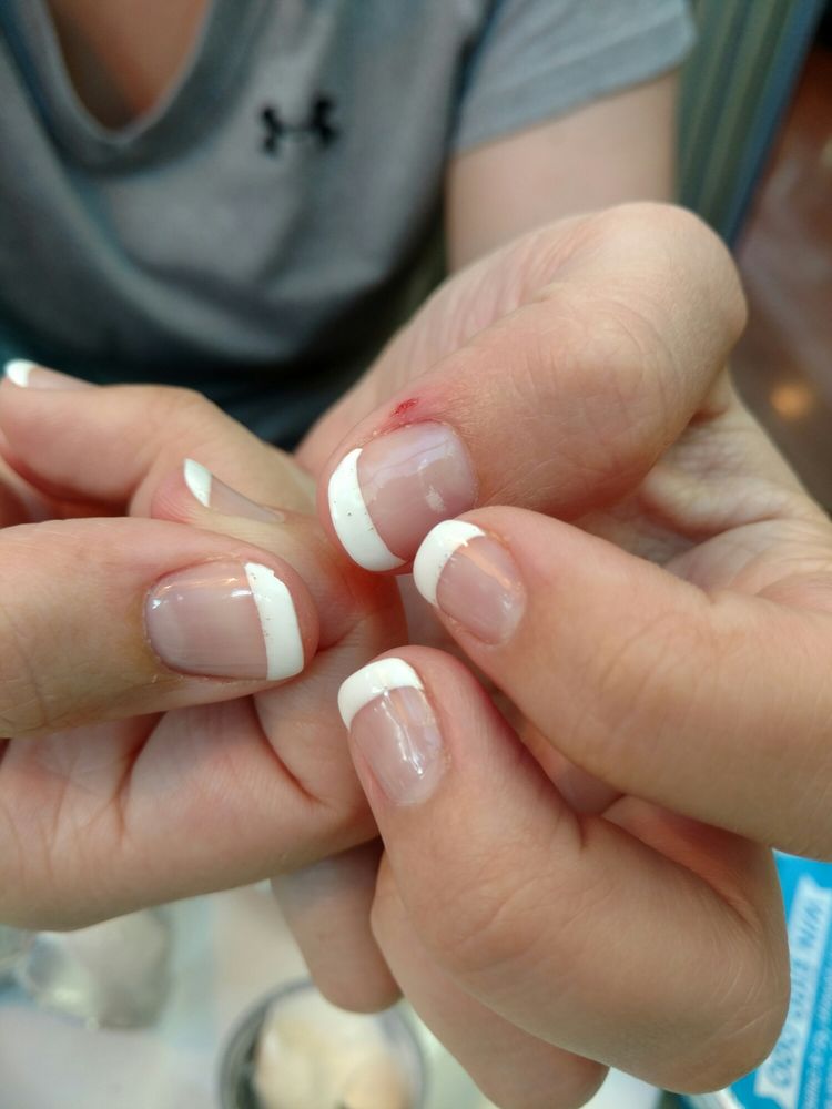 Nail Touch Logo