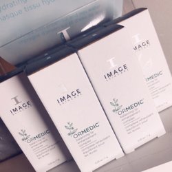 Glow Skin Studio - Ormedic Lip Complex. Hydrates, plumps and lessens the appearance of fine lines. Packed with polypeptides.