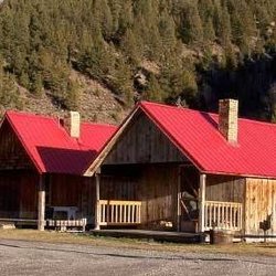 Wilderness Edge - We have 7 charming Rustic Cabins, built in the 1920's. Two have two rooms, the other five are one room cabins.
