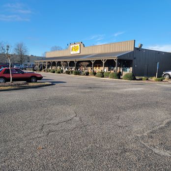 Cracker Barrel Old Country Store - American Near Me - Lumberton, North Carolina