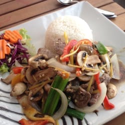 Lai Thai - No recuerdo el nombre pero tiene cebolla, vacuno y MUCHO ají.
