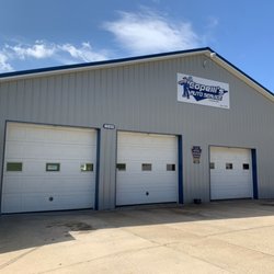 Copelli's Auto Service - Front of building/parking