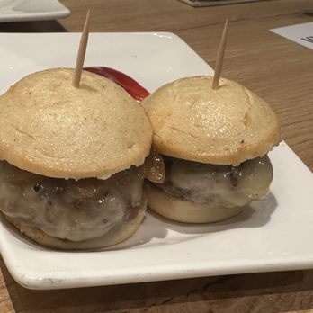 Vinitus - Mini cheeseburgers - Tapas Bars Near Me - Barcelona, B