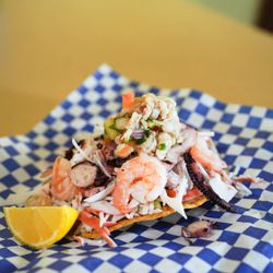 La Costa - Tostada Mixta