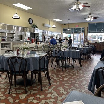 Magnolia On Main - Dining Room - New American Near Me - Bennettsville, South Carolina Magnolia On Main - Dining Room - New American Near Me - Bennettsville, South Carolina