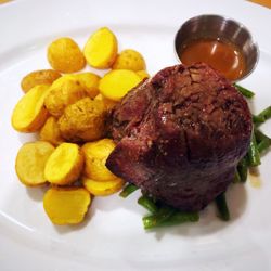 Porto Café Restaurant - Beef with beans and potatoes