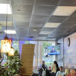 Attardi's Pizzeria - Vibrant vibe