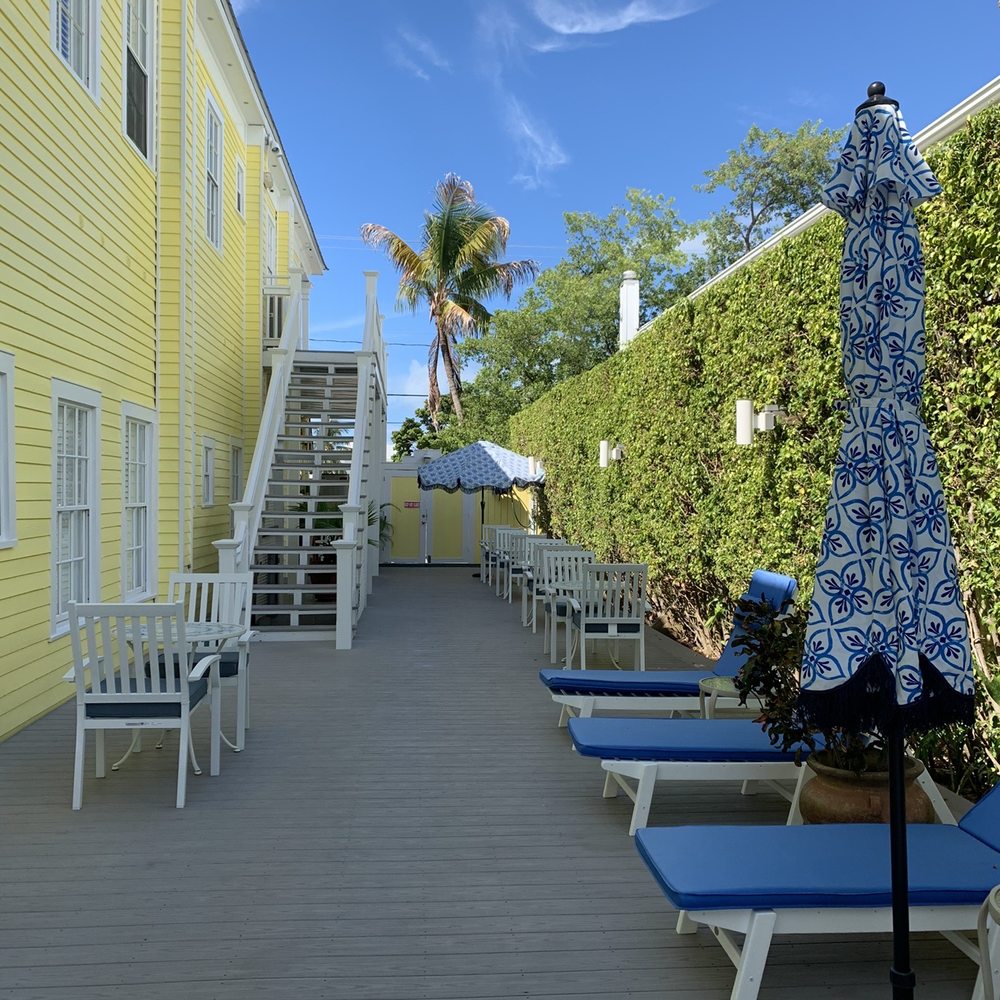 Avalon Bed & Breakfast - Side coming back from the pool - Bed & Breakfast Near Me - Key West, Florida