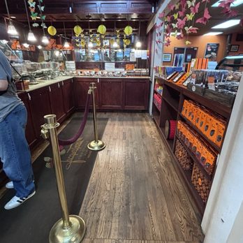 Jacques Torres Chocolate - Chocolatiers & Shops Near Me - Brooklyn, New York