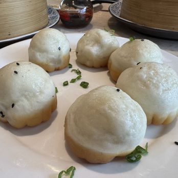 Shanghai Bun Dynasty - Pan-fried Buns 6pcs - very doughy.. :/ - Shanghainese Near Me - Cupertino, California Shanghai Bun Dynasty - Pan-fried Buns 6pcs - very doughy.. :/ - Shanghainese Near Me - Cupertino, California