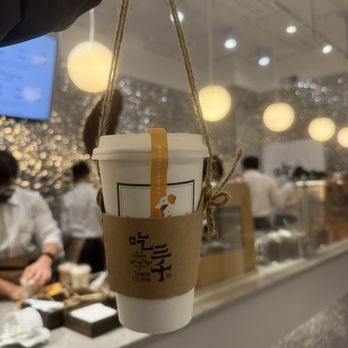 Chicha San Chen - hot fruit tea with their cute carrier - Bubble Tea Near Me - Chicago, Illinois