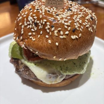 Gordon Ramsay Burger Las Vegas - Hell's Kitchen burger - Burgers Near Me - Las Vegas, Nevada