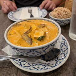 Chili Thai - Red curry with tofu and brown rice