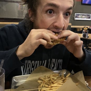 Buffalo Wild Wings - Classic chicken sandwich - Chicken Wings Near Me - Scranton, Pennsylvania