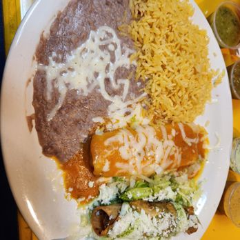 Ole’s Guacamoles - Combination plate with an enchilada and flauta. It was just missing flavor and I didn't think that could happen. - Mexican Near Me - Asheville, North Carolina Ole’s Guacamoles - Combination plate with an enchilada and flauta. It was just missing flavor and I didn't think that could happen. - Mexican Near Me - Asheville, North Carolina