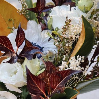 Mt Shasta Florist - Detail - bridesmaid bouquet - Florists Near Me - Mount Shasta, California Mt Shasta Florist - Detail - bridesmaid bouquet - Florists Near Me - Mount Shasta, California