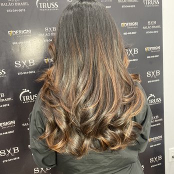 Salão Brasil - Brunette with Highlights - Hair Salons Near Me - Newark, New Jersey