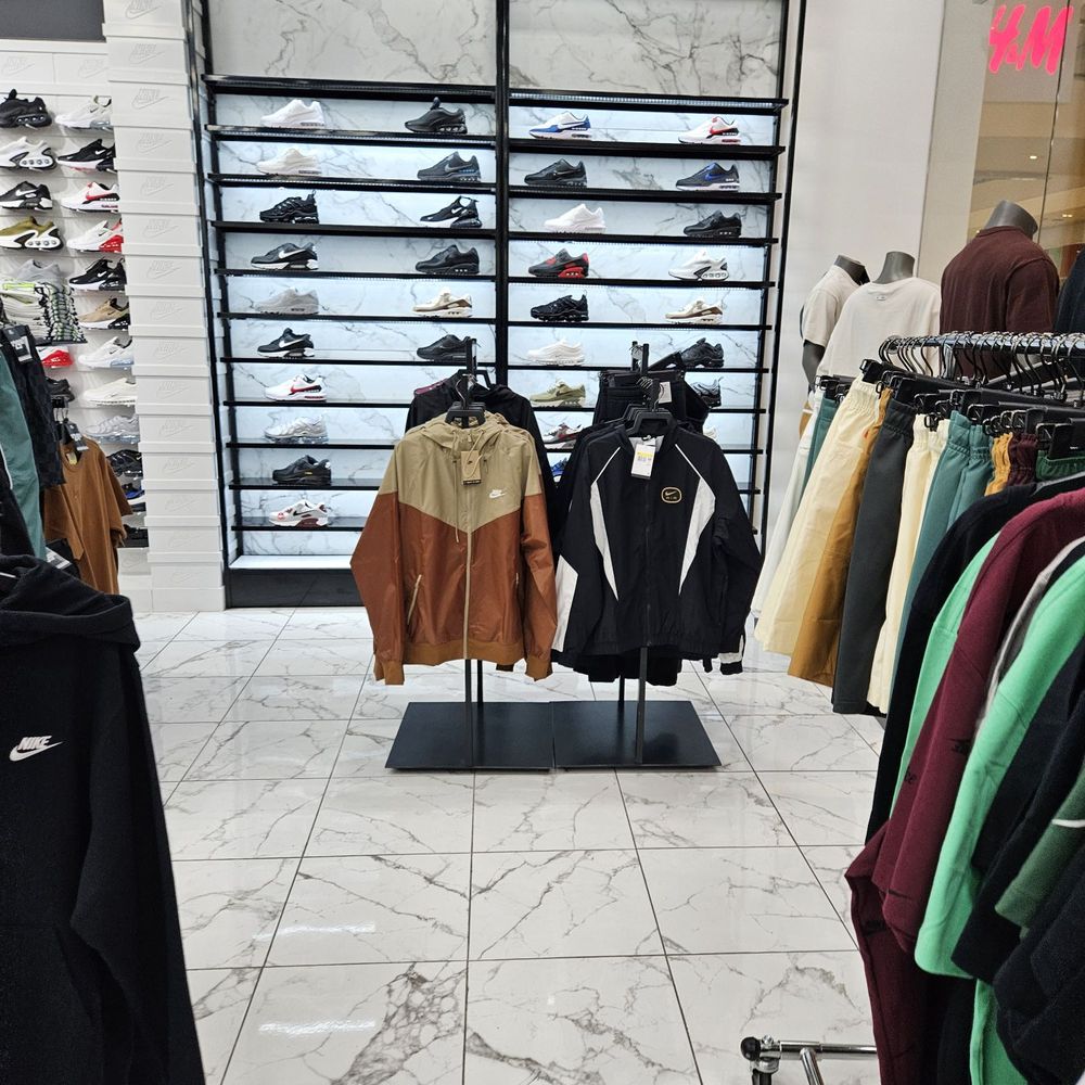 Shoe Palace - Nike - Shoe Stores Near Me - Burbank, California Shoe Palace - Nike - Shoe Stores Near Me - Burbank, California