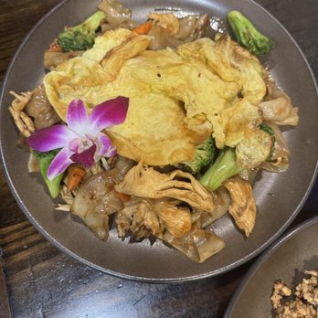 South Side Thai Restaurant - Pad see ew extra egg - Thai Near Me - Wallingford, Connecticut South Side Thai Restaurant - Pad see ew extra egg - Thai Near Me - Wallingford, Connecticut