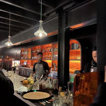 Wunderbar - a man behind a bar at a restaurant - Cocktail Bars Near Me - San Mateo, California Wunderbar - a man behind a bar at a restaurant - Cocktail Bars Near Me - San Mateo, California