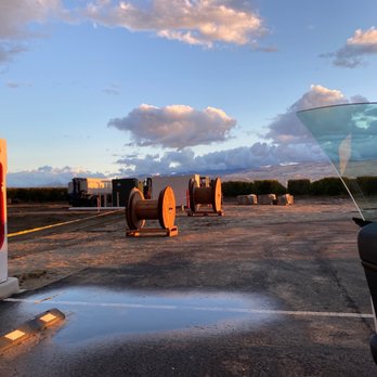 Tesla Supercharger - Bakersfield - EV Charging Stations Near Me - Bakersfield, California